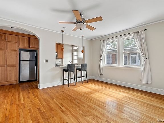 4th image of 3122 Kensington Ave APT 10