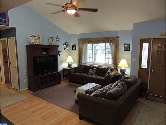3rd image of 171 Piano Dr