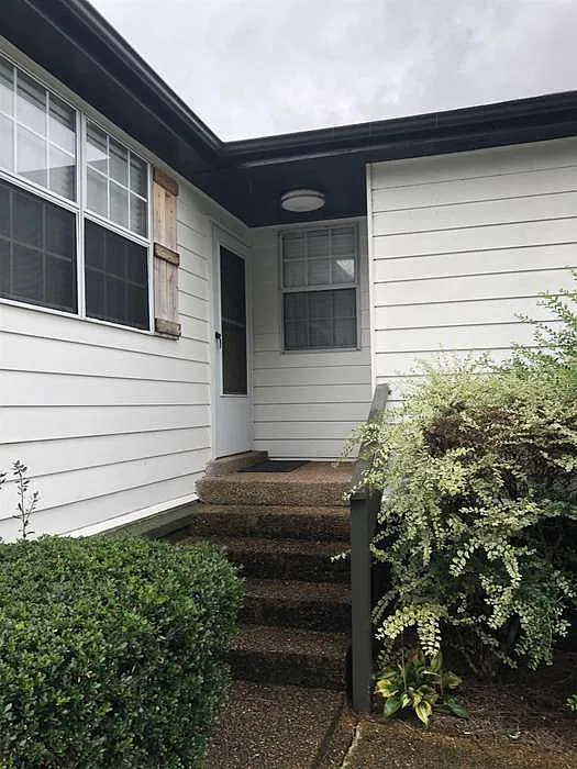 2 bed, 1200 sqft, $1,750 — Photo 2