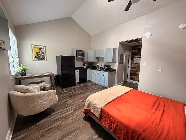 3814 Memorial Blvd #2 — Photo 10