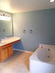 Bathroom For more pictures please text
