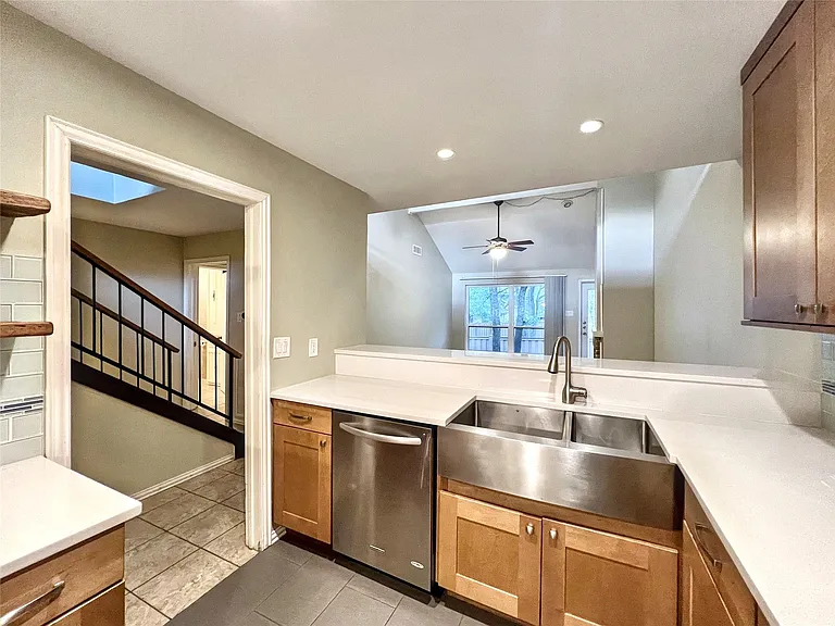 8305 Greenslope Dr — Photo 13