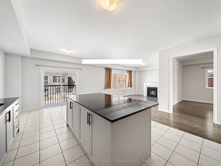 1466 Stovell Cres #MAIN UPPER — Photo 13