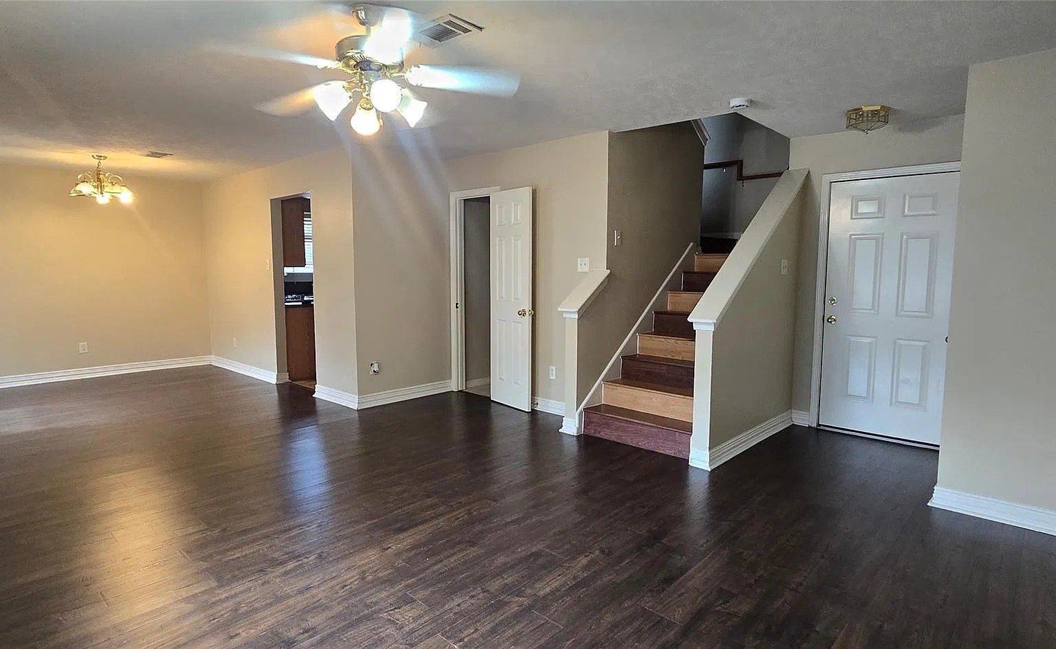 3 bed, 2.5 bath, 1380 sqft, $1,900 — Photo 4