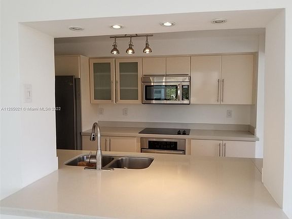 4th image of 1865 Brickell Ave APT A601
