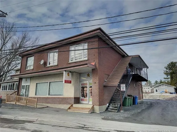 59 Queen St, Edmundston, NB E3V 1A4