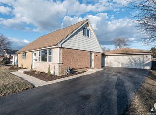 9225 Orchard Ln, Bridgeview, IL 60455