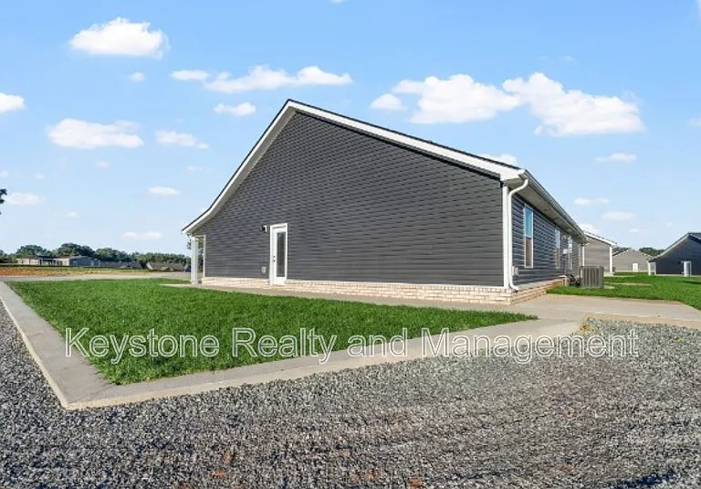 345 Wistera Ln — Photo 16