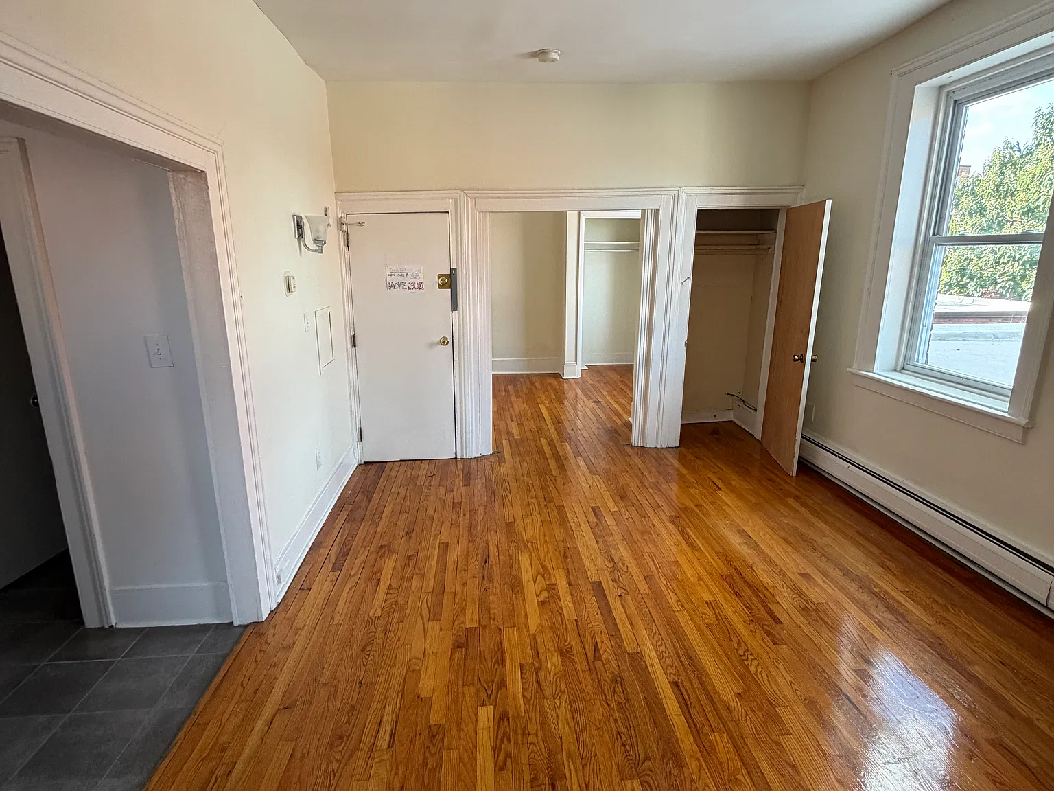 Studio, 400 sqft, $1,250 — Photo 3
