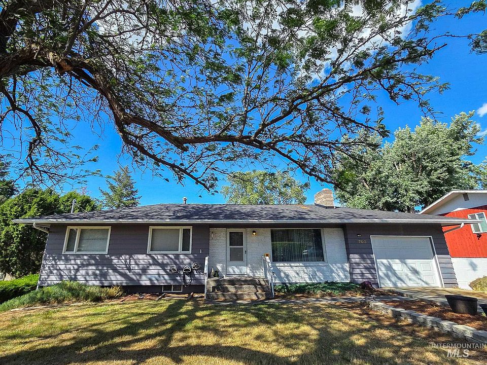 1st image of 2703 Willow Dr