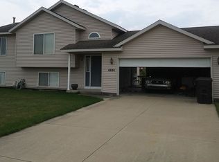 6690 Sawgrass Dr SE, Grand Rapids, MI 49508