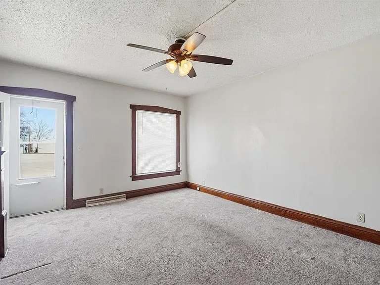 1723 Falls Ave — Photo 6