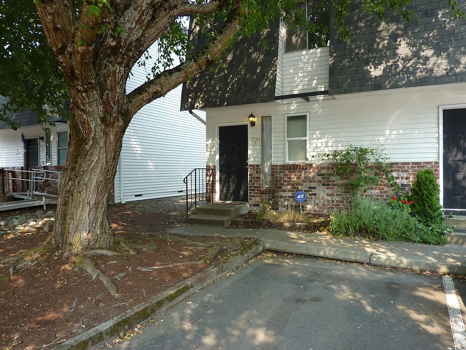 1st image of 708 10th St NE APT A
