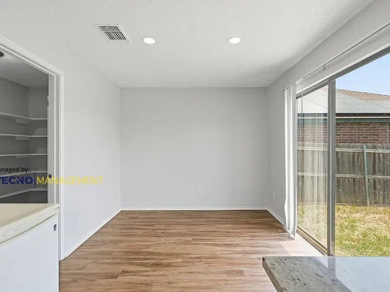 8138 Elktree Pass — Photo 9