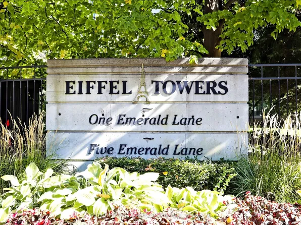 1 Emerald Ln #704, Vaughan, ON L4J 8N2