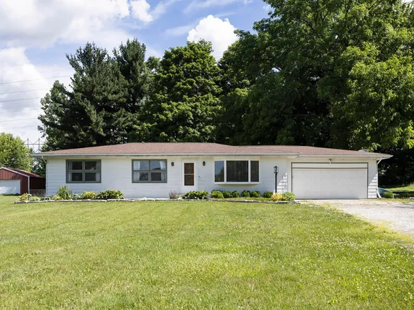 72 Lake Dr SW, Pataskala, OH 43062