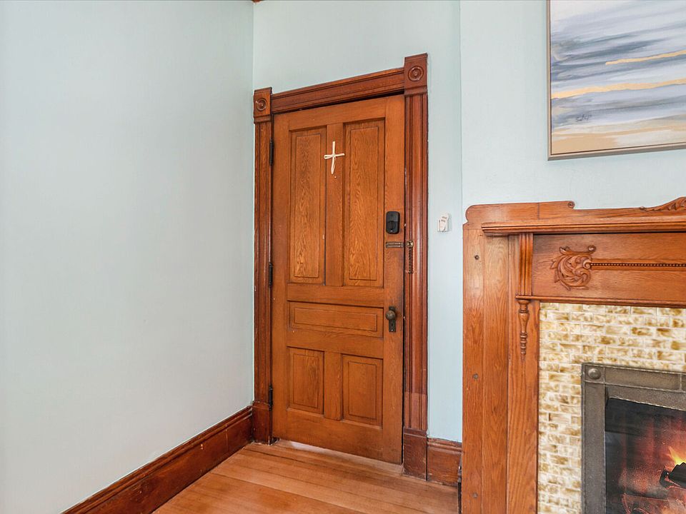 1st image of 200 Franklin Ave APT 1