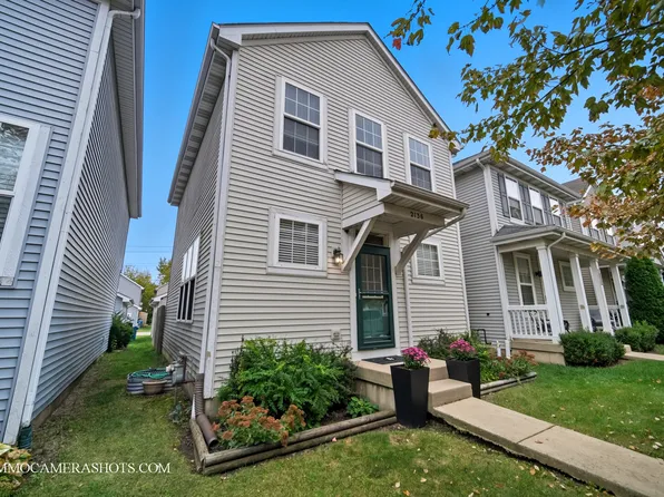 2136 Grayhawk Dr, Aurora, IL 60503