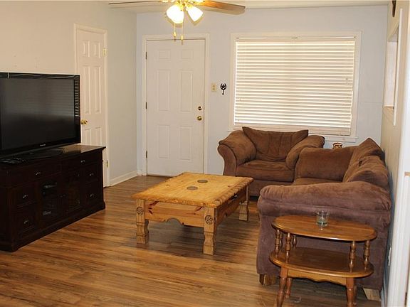 3rd image of 3242 Ivy Ln