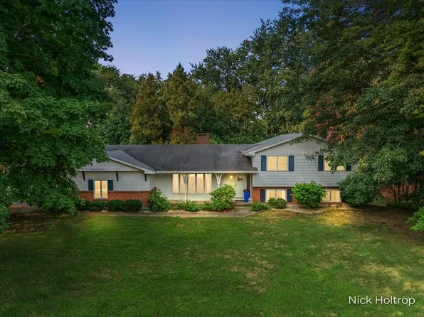 1974 Greenwoods Dr, Jenison, MI 49428