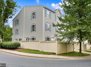 121 Heathfield Dr, Frederick, MD 21702