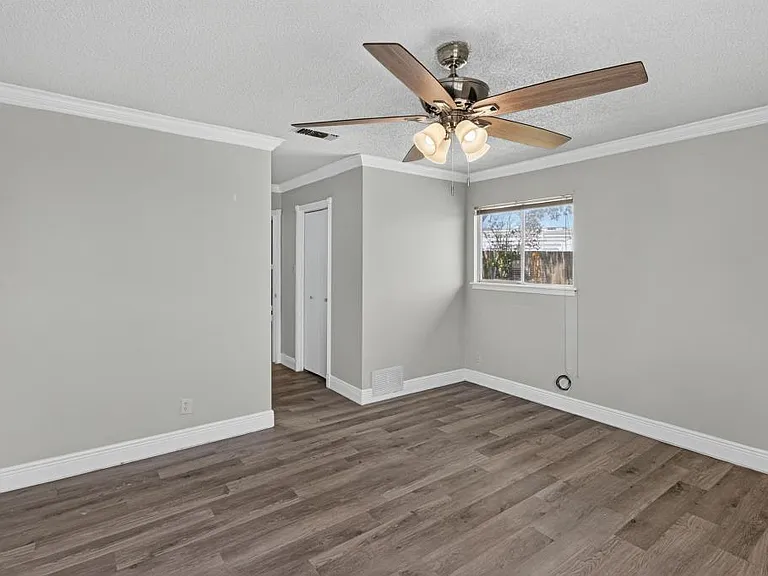8602 Colonial Dr — Photo 12