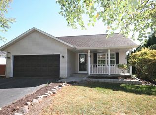 710 Cedar Ln, Genoa, IL 60135