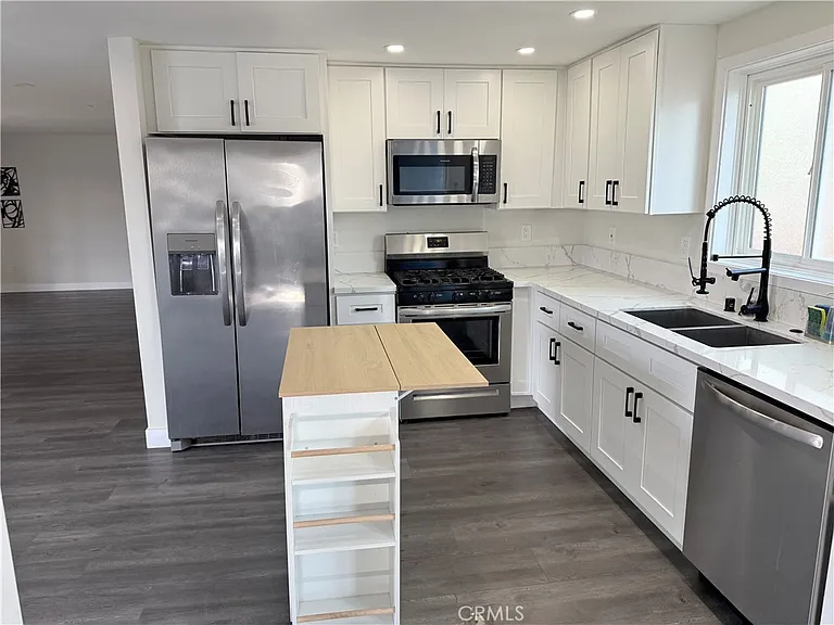 1393 Fern Ave — Photo 6