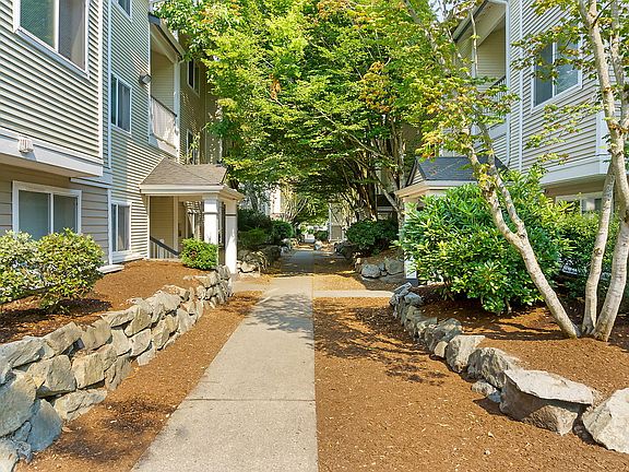 4th image of 14700 SE Petrovitsky Rd #E203