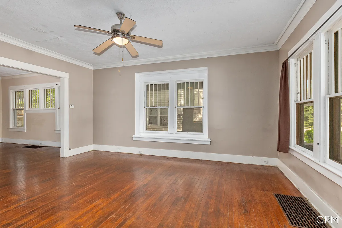 3 bed, 1.5 bath, 1700 sqft, $1,800 — Photo 3