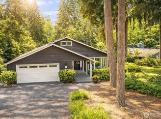 10761 Bill Point Crest NE, Bainbridge Island, WA 98110