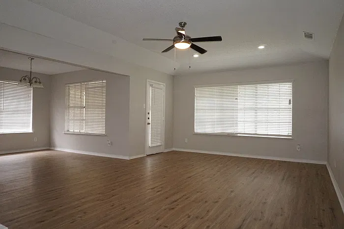 3 bed, 2.0 bath, 1607 sqft, $2,195 — Photo 4
