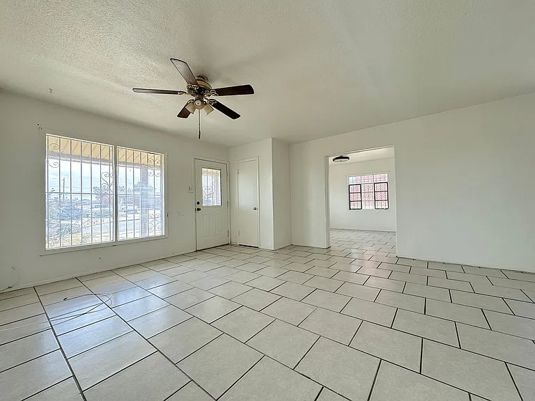 4117 Volcanic Ave — Photo 3