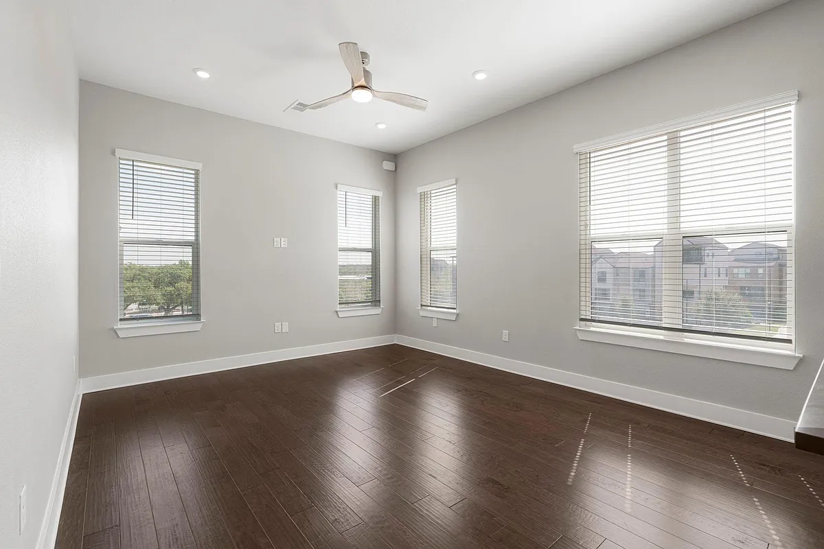 Building Photo - 4501 Jackson Ave #5205