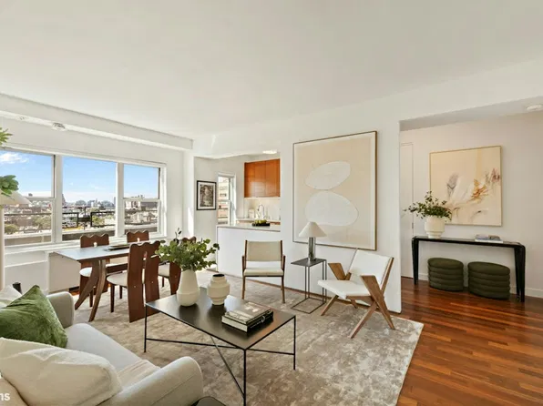 33 Greenwich Avenue image 1 of 20