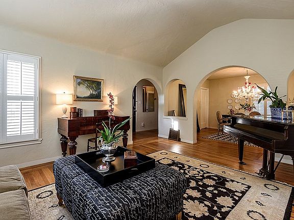 2nd image of 1034 Chula Vista Ave
