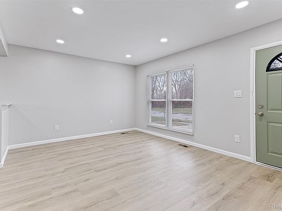 4th image of 3579 Ash St