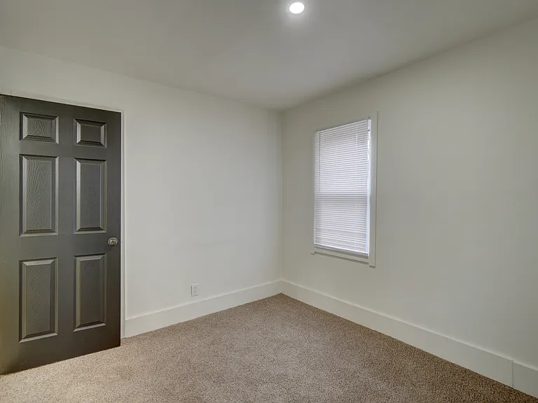 17388 Teppert St — Photo 6