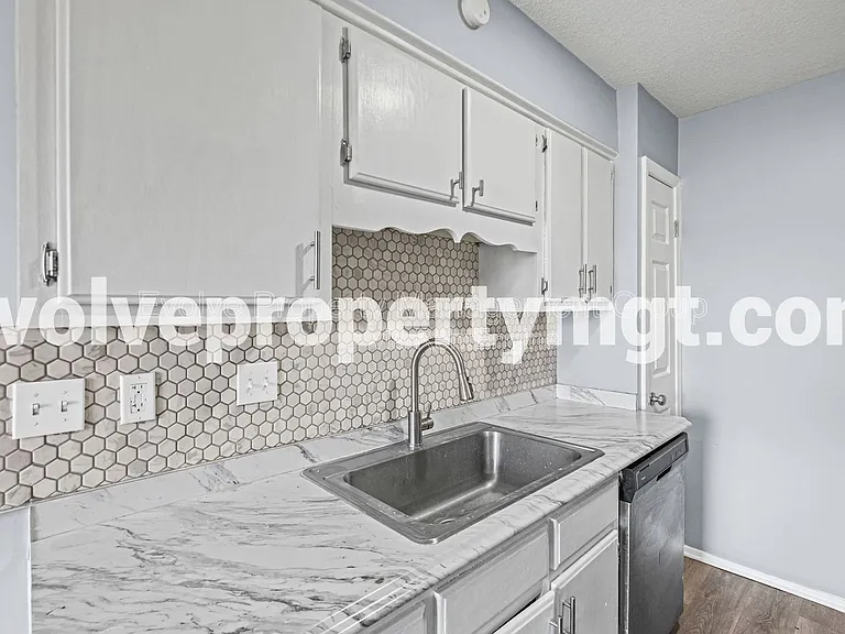 5806 Ashridge Pl — Photo 13