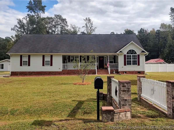 536 N McMillian St, Raeford, NC 28376