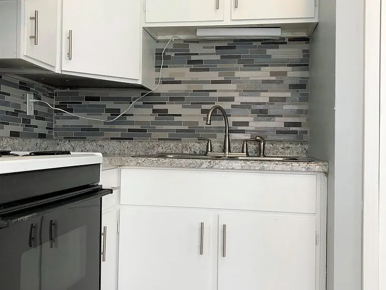 3441 Warren — Photo 7