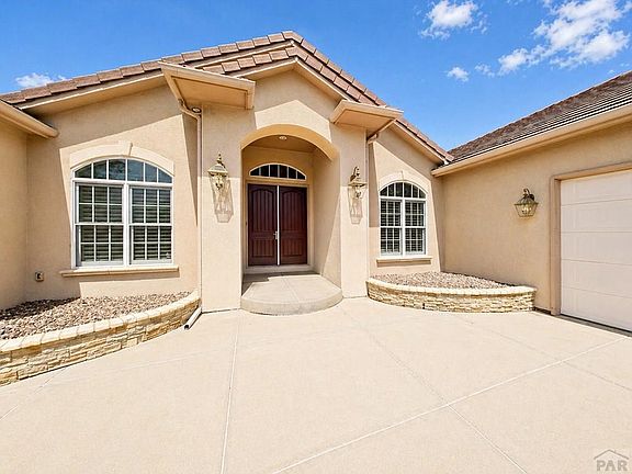 2nd image of 3941 Augusta Ln