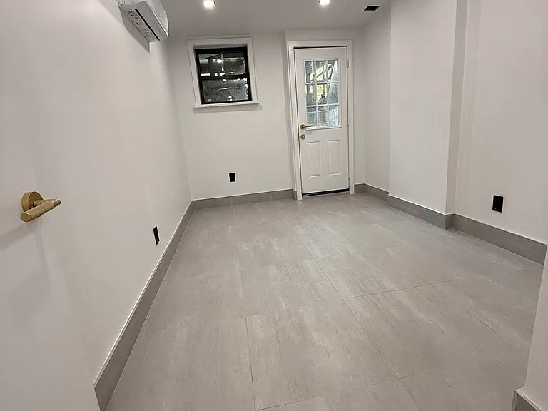 60-82 Catalpa Ave #1B — Photo 14