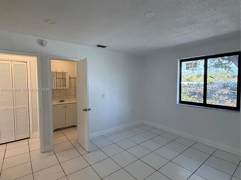 17150 NE 23rd Ave #10 — Photo 6