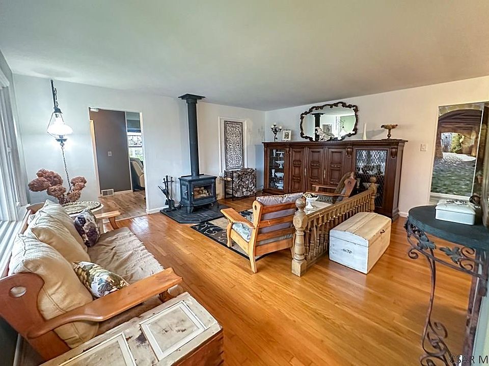 1048 Willett Dr, Johnstown, PA 15905 Zillow