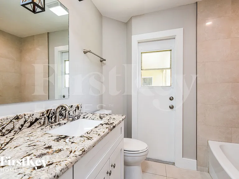 18606 Cedar Dr E — Photo 14