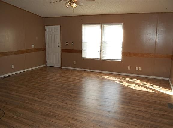 4th image of 3912 Sandy Beach Dr