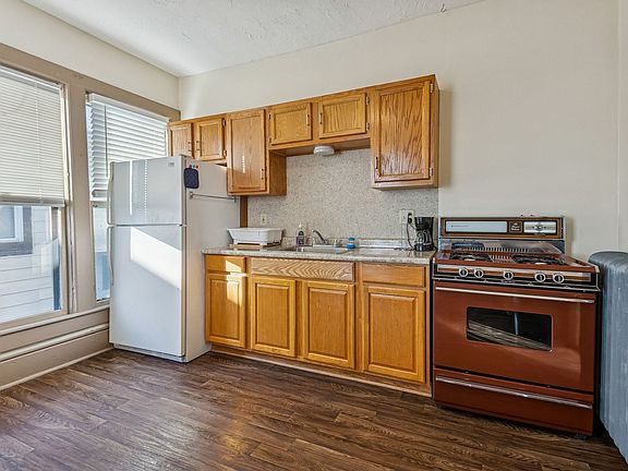 5th image of 833 Park Ave #4