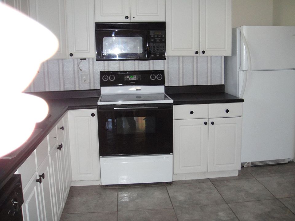 2nd image of 3676 Ionia St