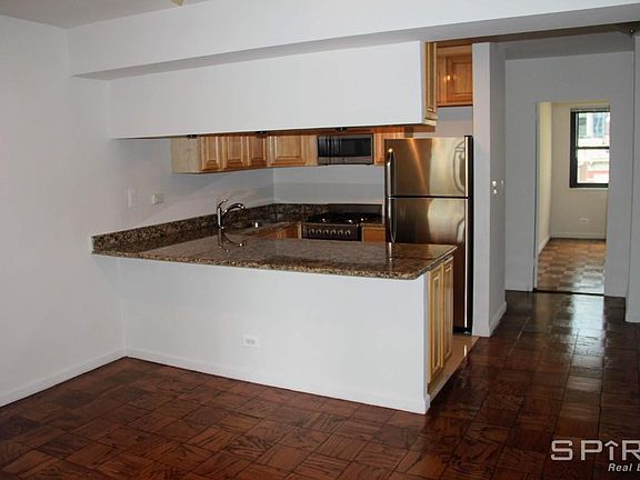 3rd image of 300 W 55th St APT 8V